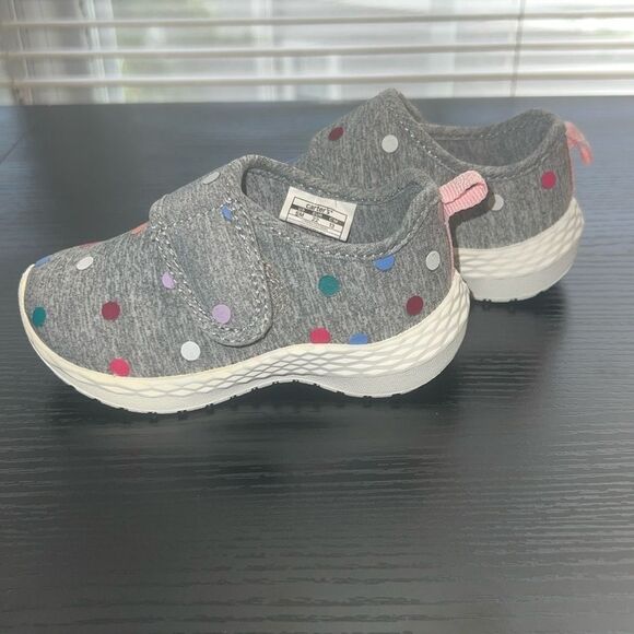 Carter’s toddler girl shoes size 6. - Picture 4 of 8